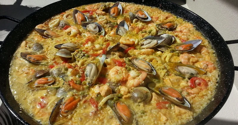 Les ingrédients d'une vraie paella espagnole (et ce qu'on peut enlever)